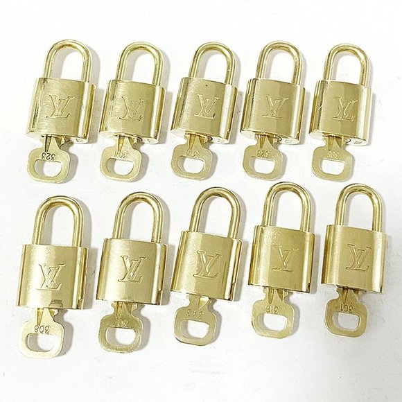 Authentic LOUIS VUITTON LV 10 SET PADLOCK KEY BAG CHARM CADENA GOLD-PLATED - Picture 1 of 4